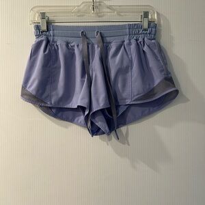 LULULEMON Athletica Hotty Hot Shorts 2.5” . SIZE 6